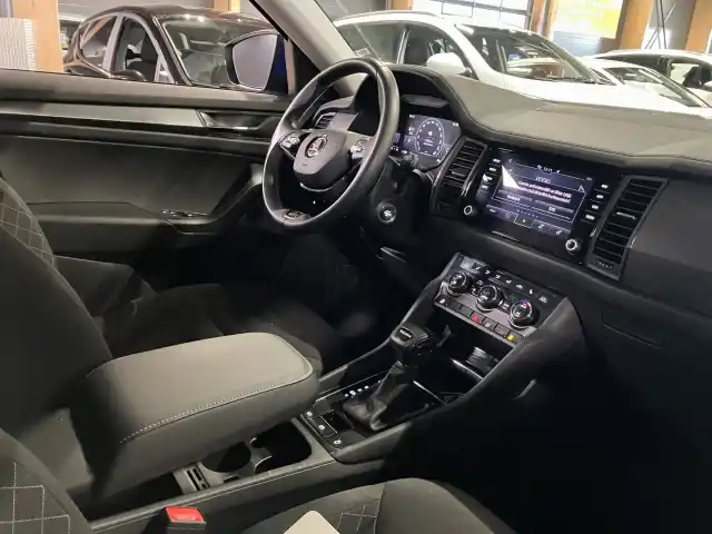 Sininen Maastoauto, Skoda Kodiaq – JNA-259