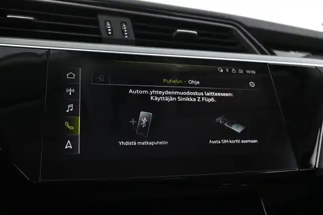 Sininen Maastoauto, Audi e-tron – JNA-764