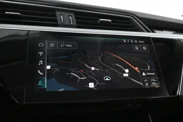 Sininen Maastoauto, Audi e-tron – JNA-764