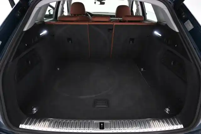 Sininen Maastoauto, Audi e-tron – JNA-764