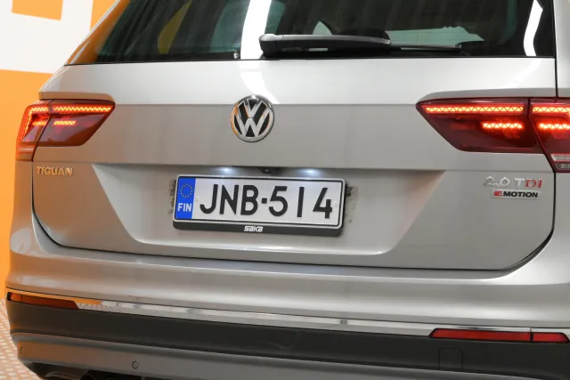 Harmaa Maastoauto, Volkswagen Tiguan – JNB-514