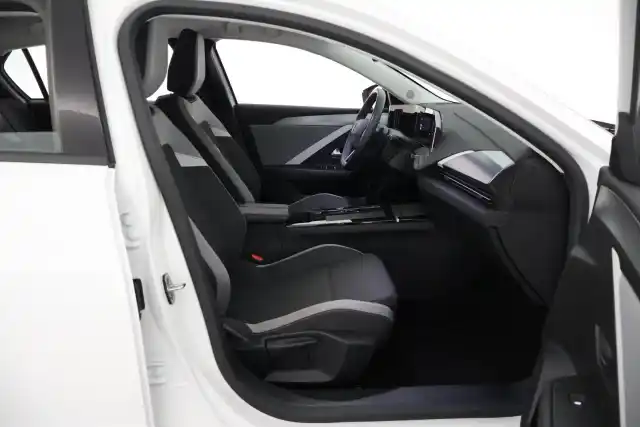 Valkoinen Viistoperä, Opel Astra – JNC-207