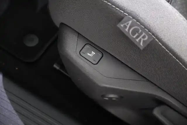 Valkoinen Viistoperä, Opel Astra – JNC-207