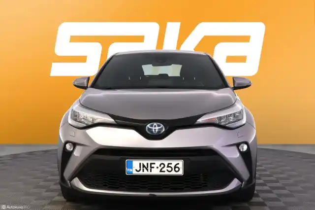 Harmaa Maastoauto, Toyota C-HR – JNF-256