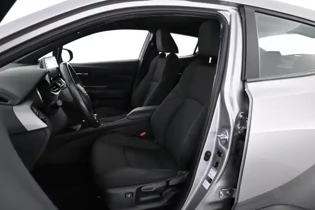 Harmaa Maastoauto, Toyota C-HR – JNF-256