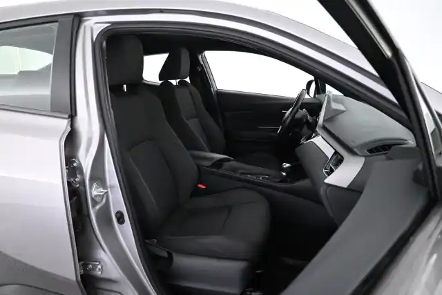 Harmaa Maastoauto, Toyota C-HR – JNF-256