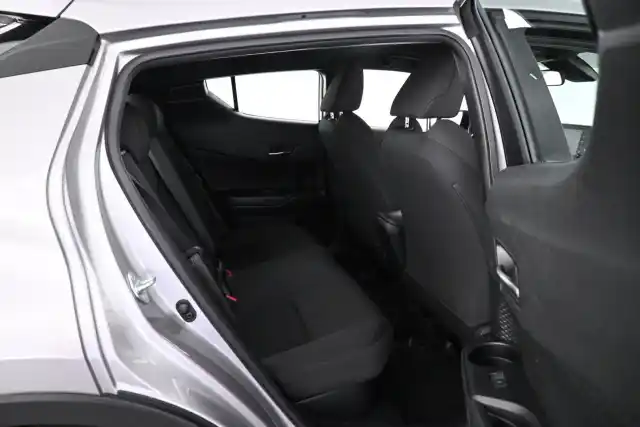 Harmaa Maastoauto, Toyota C-HR – JNF-256
