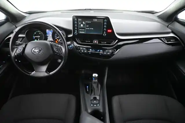 Harmaa Maastoauto, Toyota C-HR – JNF-256