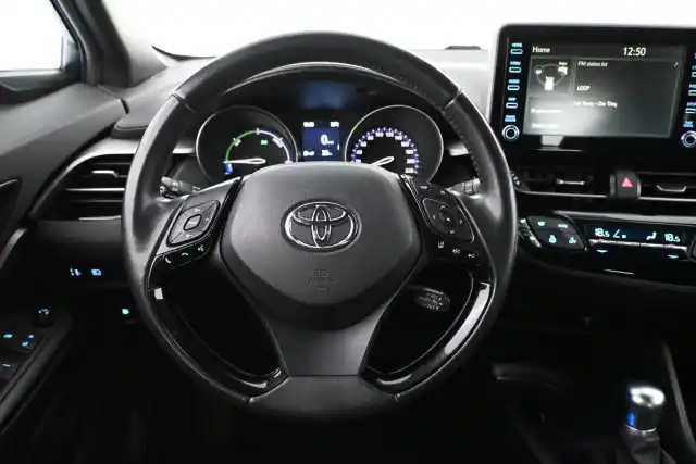 Harmaa Maastoauto, Toyota C-HR – JNF-256