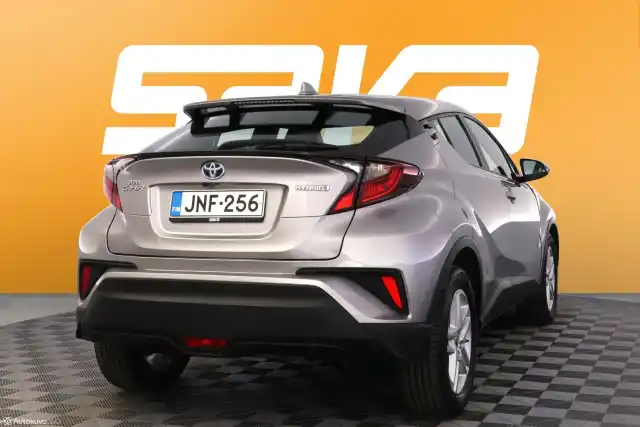 Harmaa Maastoauto, Toyota C-HR – JNF-256