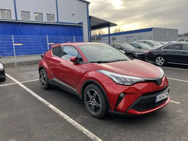 Punainen Viistoperä, Toyota C-HR – JNG-679