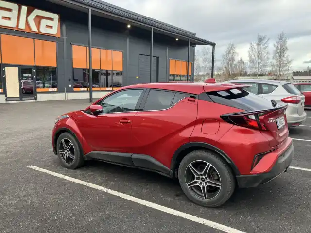 Punainen Viistoperä, Toyota C-HR – JNG-679