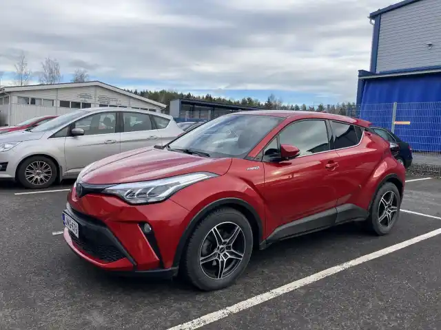 Punainen Viistoperä, Toyota C-HR – JNG-679