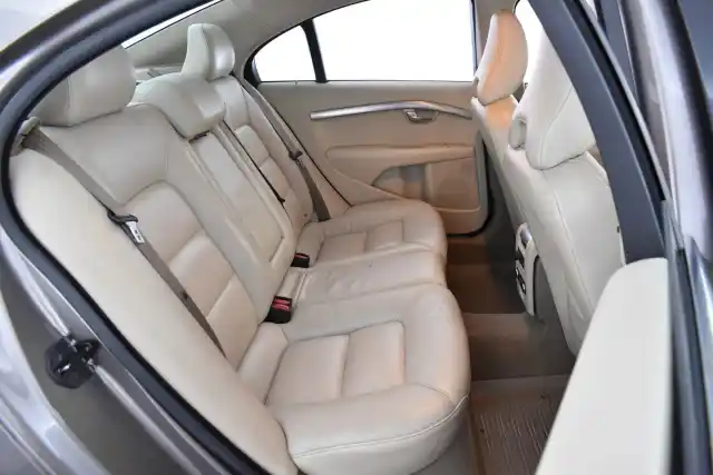 Ruskea (beige) Sedan, Volvo S80 – JNG-712