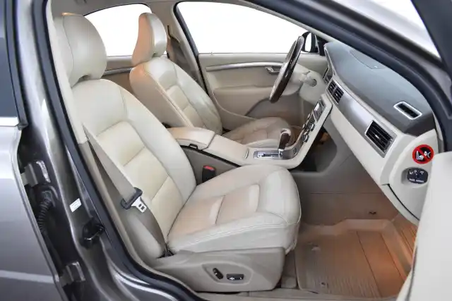 Ruskea (beige) Sedan, Volvo S80 – JNG-712