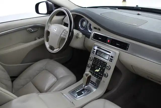 Ruskea (beige) Sedan, Volvo S80 – JNG-712