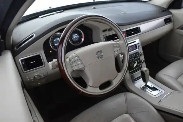 Ruskea (beige) Sedan, Volvo S80 – JNG-712