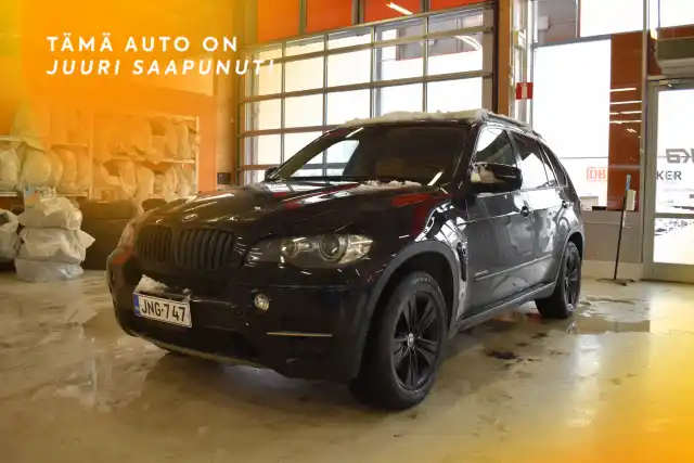 Musta Maastoauto, BMW X5 – JNG-747