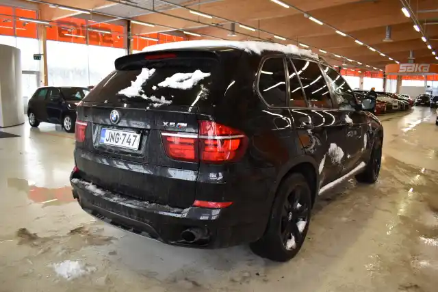 Musta Maastoauto, BMW X5 – JNG-747