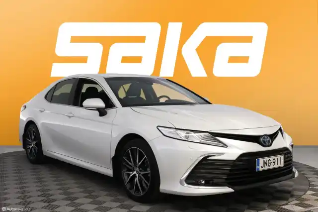 Valkoinen Sedan, Toyota Camry – JNG-911