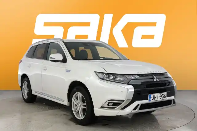 Valkoinen Maastoauto, Mitsubishi Outlander – JNI-936