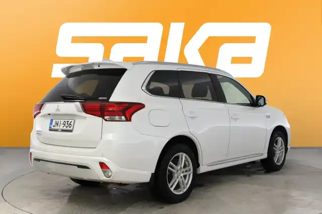 Valkoinen Maastoauto, Mitsubishi Outlander – JNI-936