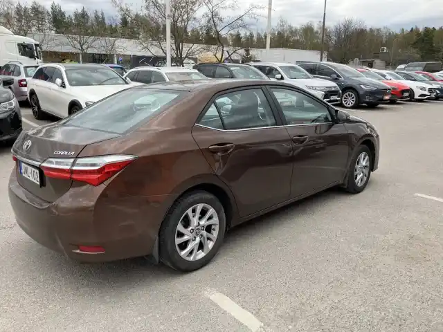 Ruskea (beige) Sedan, Toyota Corolla – JNL-102