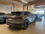 Harmaa Maastoauto, Audi Q8 e-tron – JNL-229, kuva 2