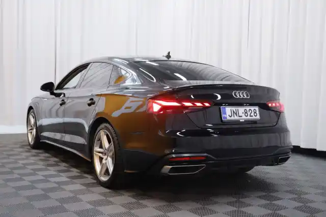 Musta Viistoperä, Audi A5 – JNL-828