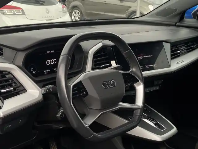 Sininen Maastoauto, Audi Q4 e-tron – JNM-135