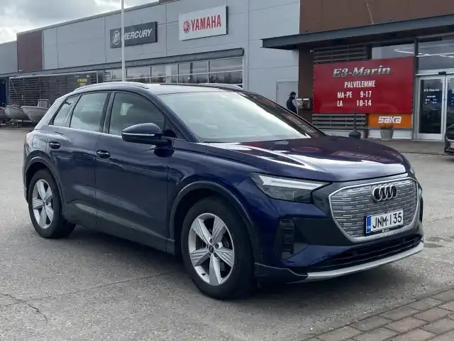 Sininen Maastoauto, Audi Q4 e-tron – JNM-135