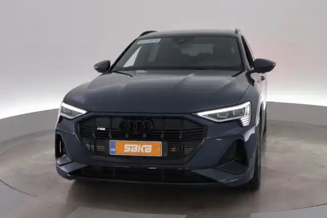 Sininen Coupe, Audi e-tron – JNO-884