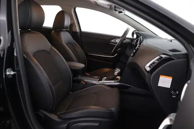 Musta Viistoperä, Kia XCEED – JNO-968
