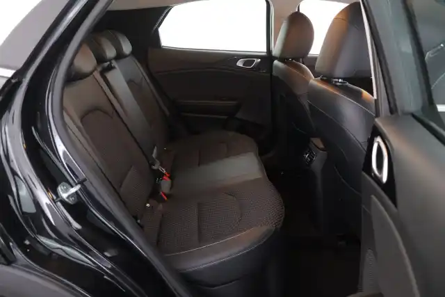 Musta Viistoperä, Kia XCEED – JNO-968