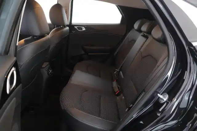 Musta Viistoperä, Kia XCEED – JNO-968