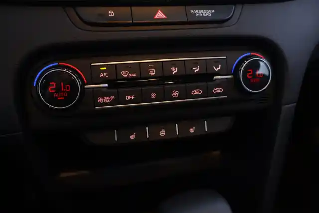 Musta Viistoperä, Kia XCEED – JNO-968