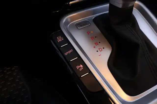 Musta Viistoperä, Kia XCEED – JNO-968
