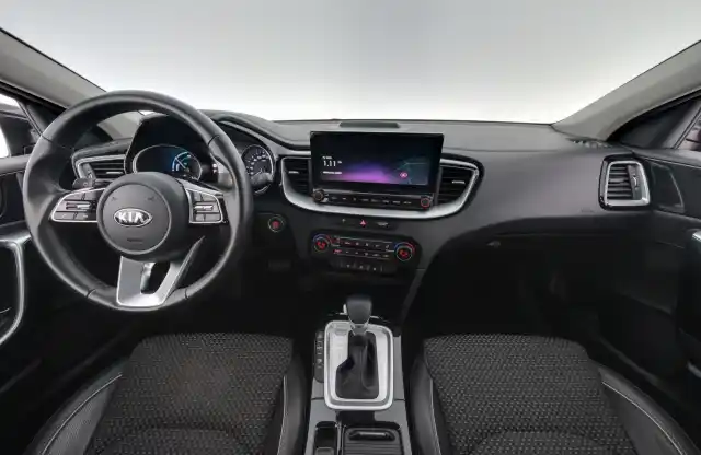 Musta Viistoperä, Kia XCEED – JNO-968