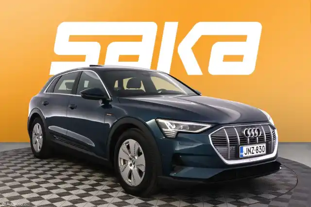 Sininen Maastoauto, Audi e-tron – JNZ-830