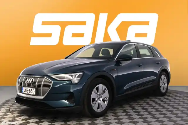 Sininen Maastoauto, Audi e-tron – JNZ-830