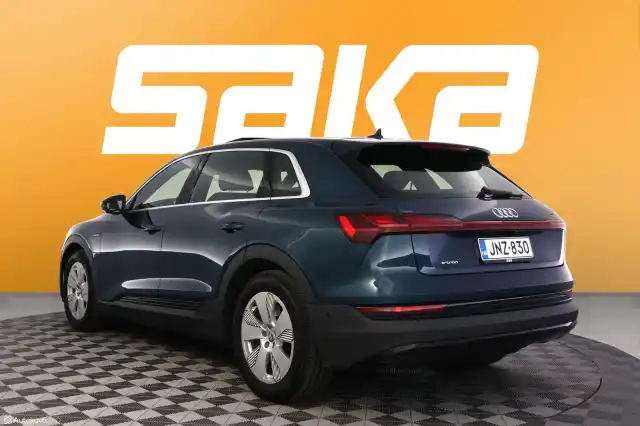 Sininen Maastoauto, Audi e-tron – JNZ-830
