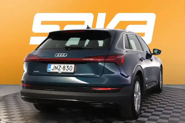 Sininen Maastoauto, Audi e-tron – JNZ-830