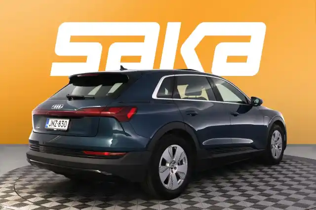 Sininen Maastoauto, Audi e-tron – JNZ-830