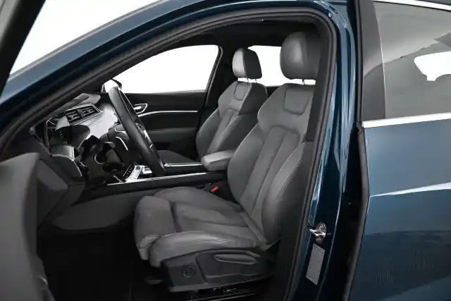 Sininen Maastoauto, Audi e-tron – JNZ-830