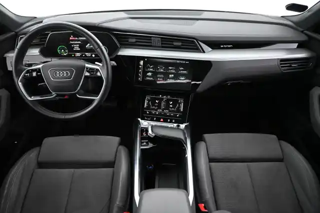 Sininen Maastoauto, Audi e-tron – JNZ-830