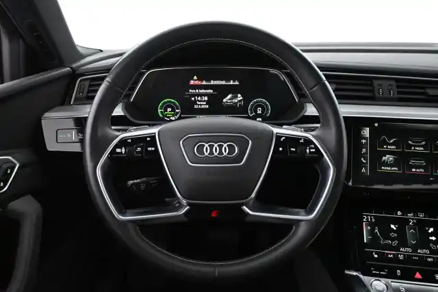 Sininen Maastoauto, Audi e-tron – JNZ-830