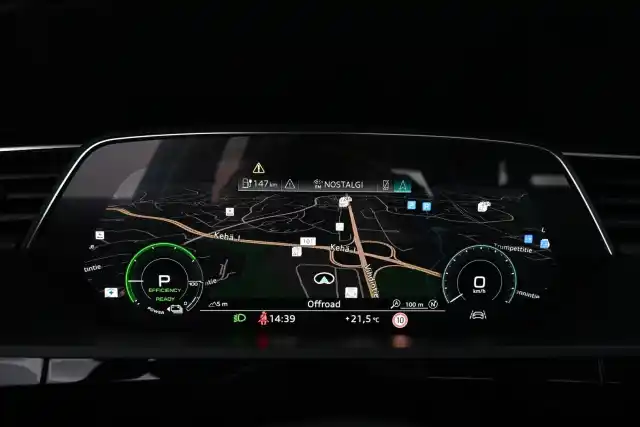 Sininen Maastoauto, Audi e-tron – JNZ-830