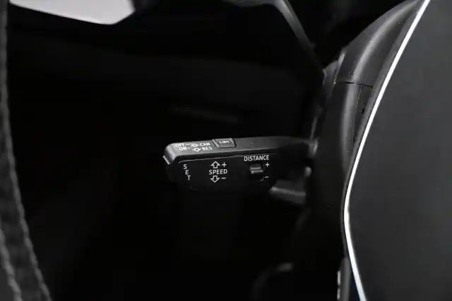 Sininen Maastoauto, Audi e-tron – JNZ-830