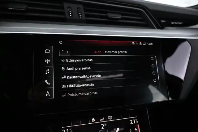 Sininen Maastoauto, Audi e-tron – JNZ-830