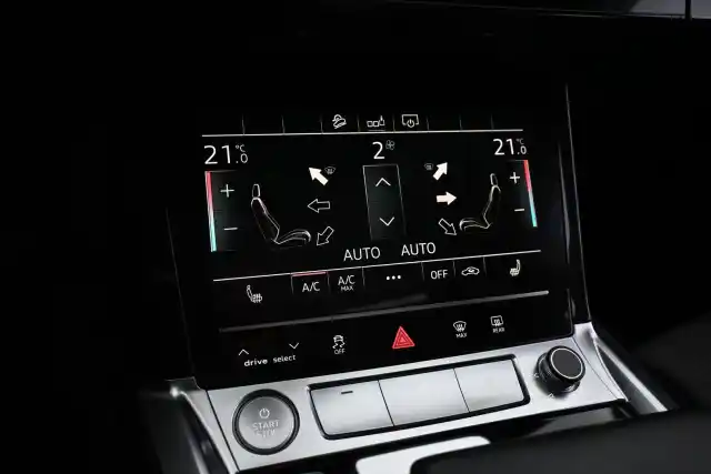 Sininen Maastoauto, Audi e-tron – JNZ-830
